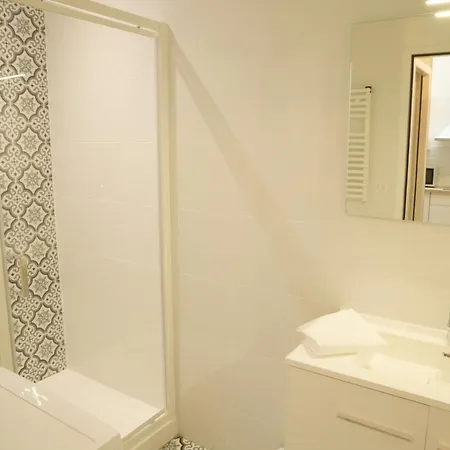 T2 Avec Verriere Situe En Hyper Centre Avec Wifi, Linge, Draps, Savons Et Serviettes Fournis 公寓 干邑