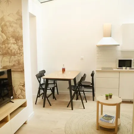 T2 Avec Verriere Situe En Hyper Centre Avec Wifi, Linge, Draps, Savons Et Serviettes Fournis 公寓 干邑