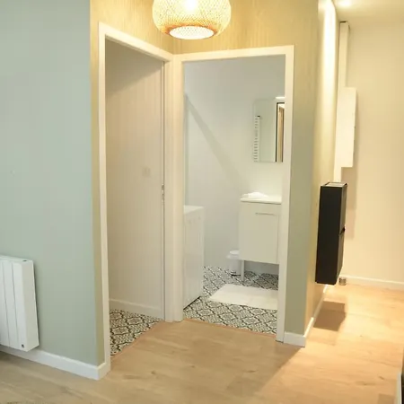 T2 Avec Verrière Situé En Hyper Centre Avec Wifi, Linge, Draps, Savons Et Serviettes Fournis Cognac