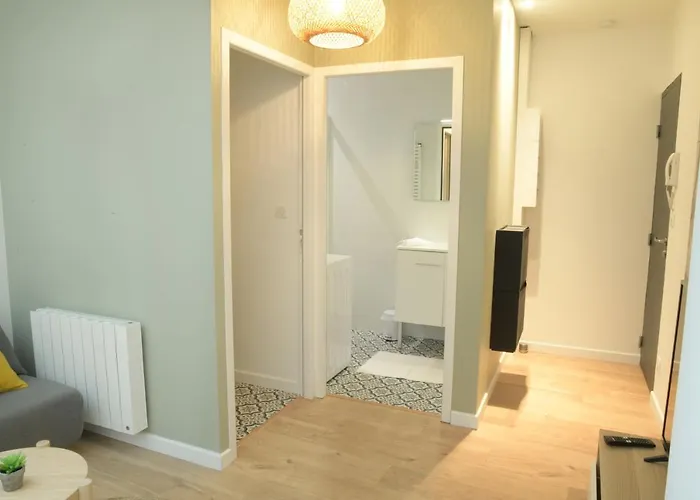 T2 Avec Verrière Situé En Hyper Centre Avec Wifi, Linge, Draps, Savons Et Serviettes Fournis Cognac